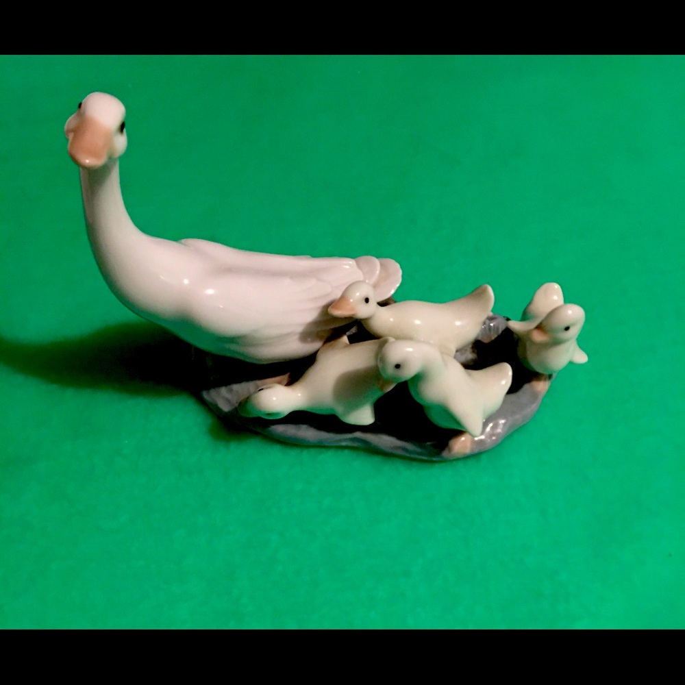 LLADRÓ 
DUCKLINGS LLADRÓ
ITEM #01001307